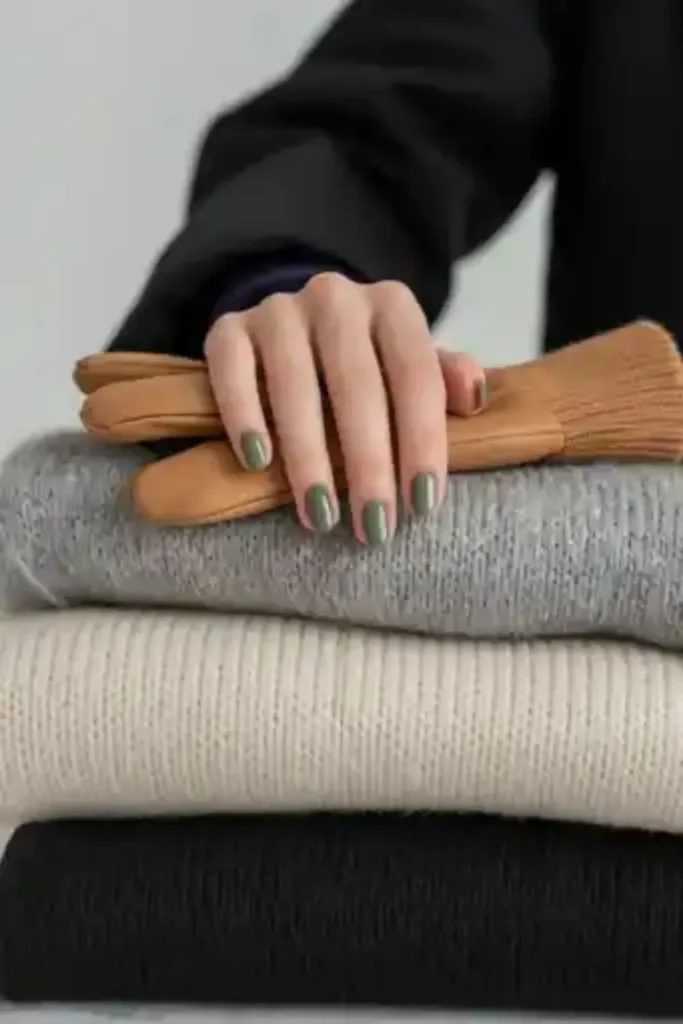 Stunning Green Winter Nails: 50+ Ideas to Elevate Your Cold-Weather Style 6 Green Winter Nails