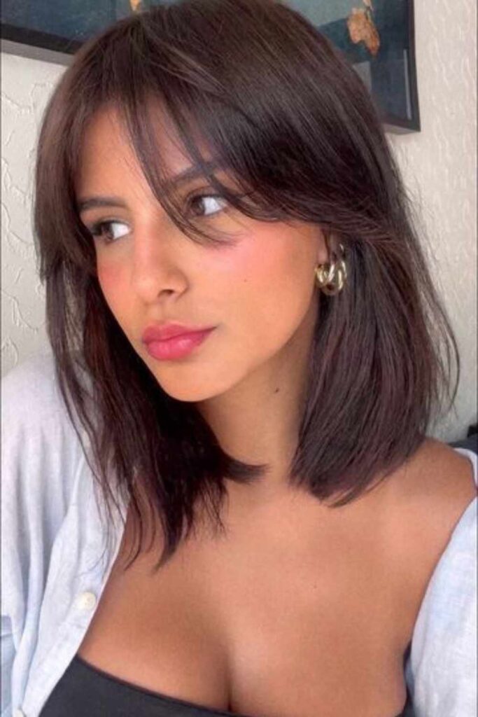 27 Ear Length Hair Ideas That Look Chic, Modern, and Effortless in 2026 30 Ear length haircut with barely-there layers