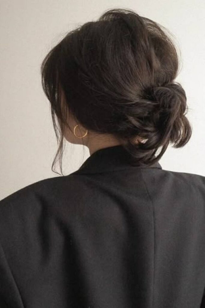 48 Long Hairstyles for Women Over 40 That Look Youthful, Polished, and Effortlessly Modern (2026 Guide) 11 Long Hair With Minimalist Styling