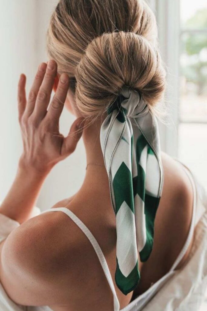 27 Cowgirl Hairstyle Ideas That Feel Modern, Effortless, and 2026-Ready 28 Loose bun with bandana accent