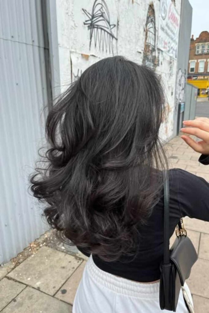 27 Cowgirl Hairstyle Ideas That Feel Modern, Effortless, and 2026-Ready 23 Medium-length blowout with movement