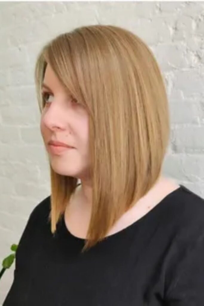 29 Mom Cut Hair Ideas That Look Polished, Modern, and Effortless in 2026 9 The angled bob that adds instant structure?